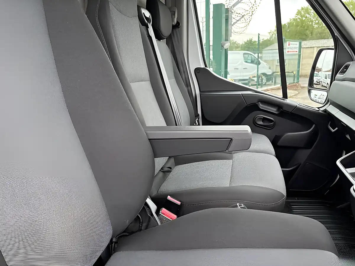 Used 2021 Renault Master Business+ White - Interior and Exterior details 8