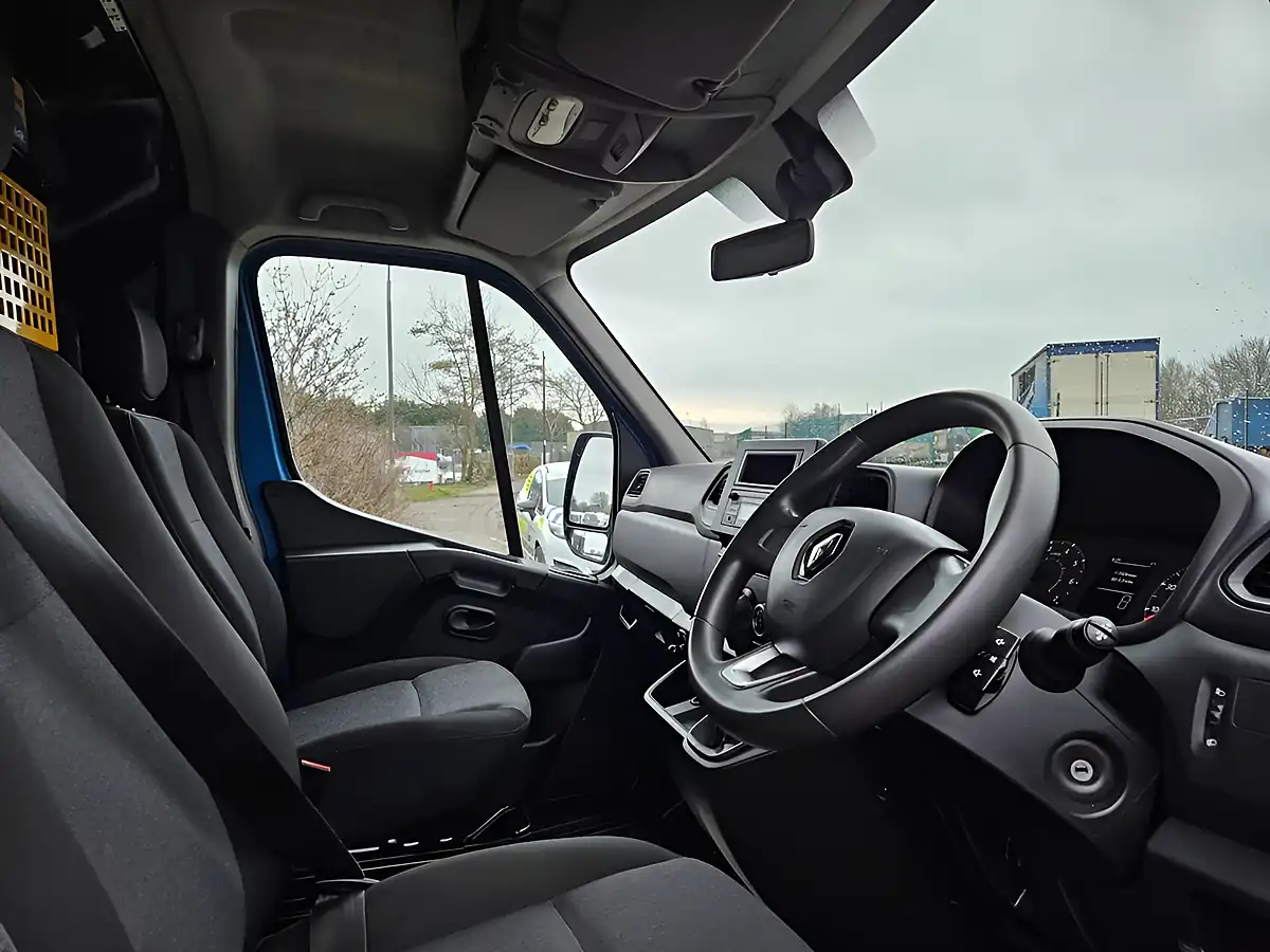 Used 2021 Renault Master LM35 B-Ness Energy Lwb Caribbean Blue - Interior and Exterior details 12