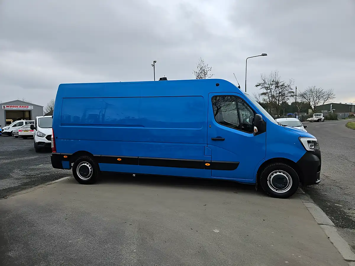 Used 2021 Renault Master LM35 B-Ness Energy Lwb Caribbean Blue - Interior and Exterior details 2