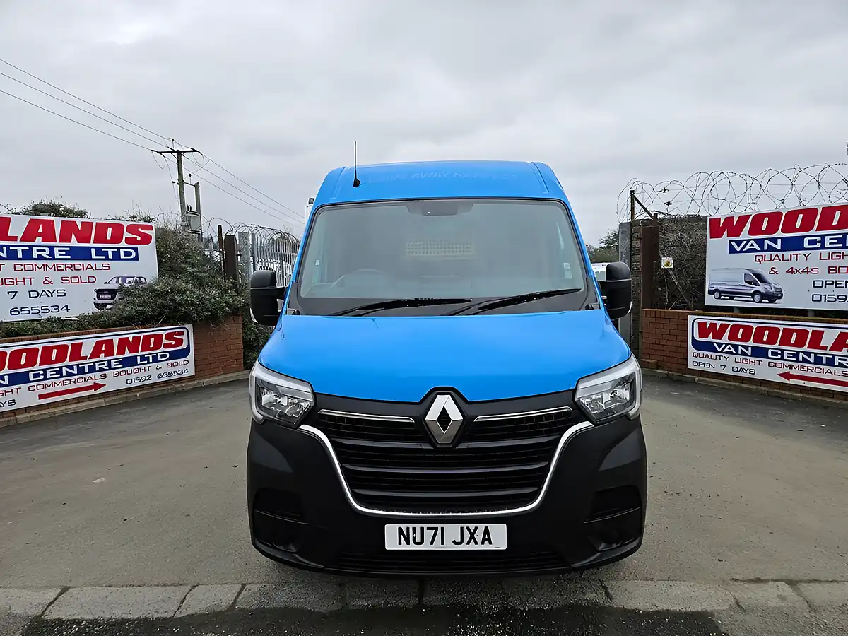 Used 2021 Renault Master LM35 B-Ness Energy Lwb Caribbean Blue - Interior and Exterior details 3