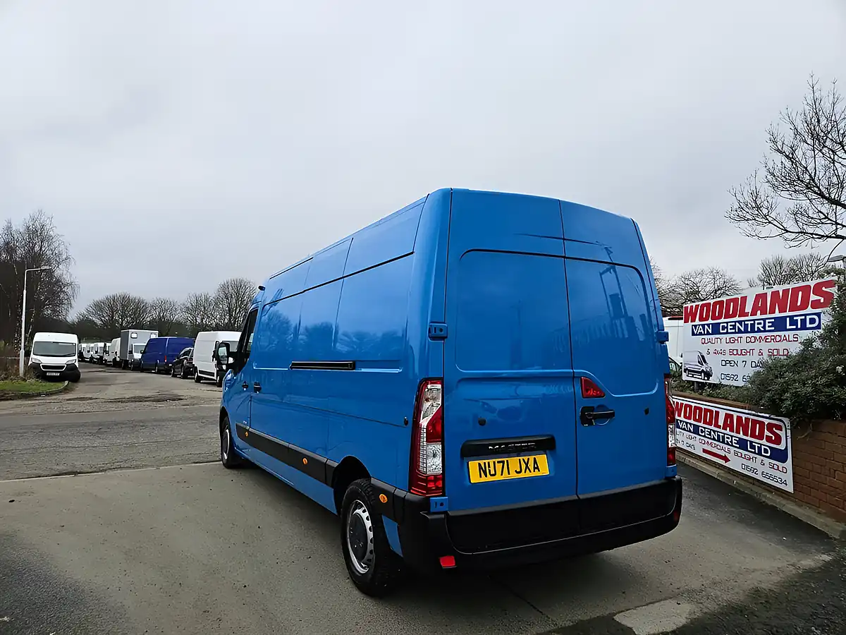 Used 2021 Renault Master LM35 B-Ness Energy Lwb Caribbean Blue - Interior and Exterior details 6