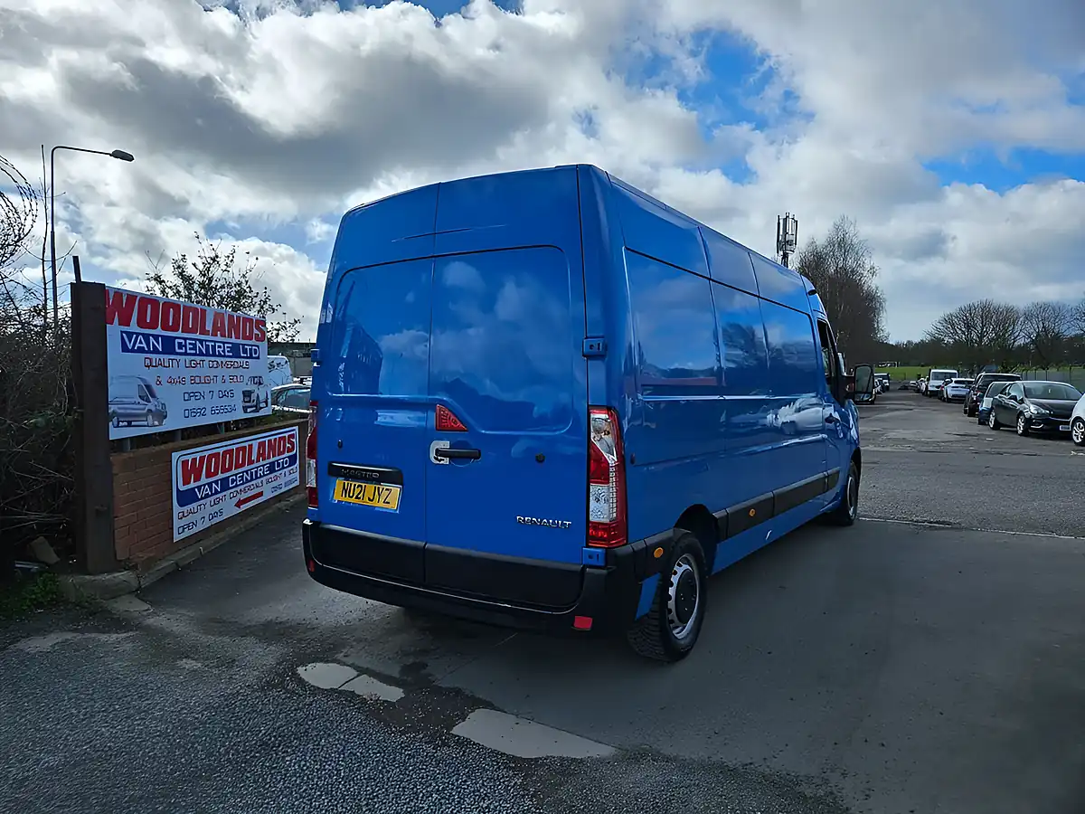 Used 2021 Renault Master LM35 B-Ness Lwb Caribbean Blue - Interior and Exterior details 8