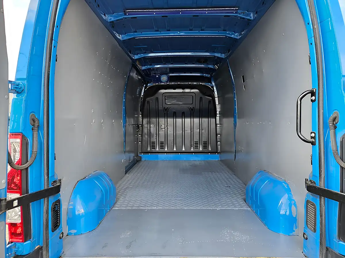 Used 2021 Renault Master LM35 B-Ness Lwb Caribbean Blue - Interior and Exterior details 9