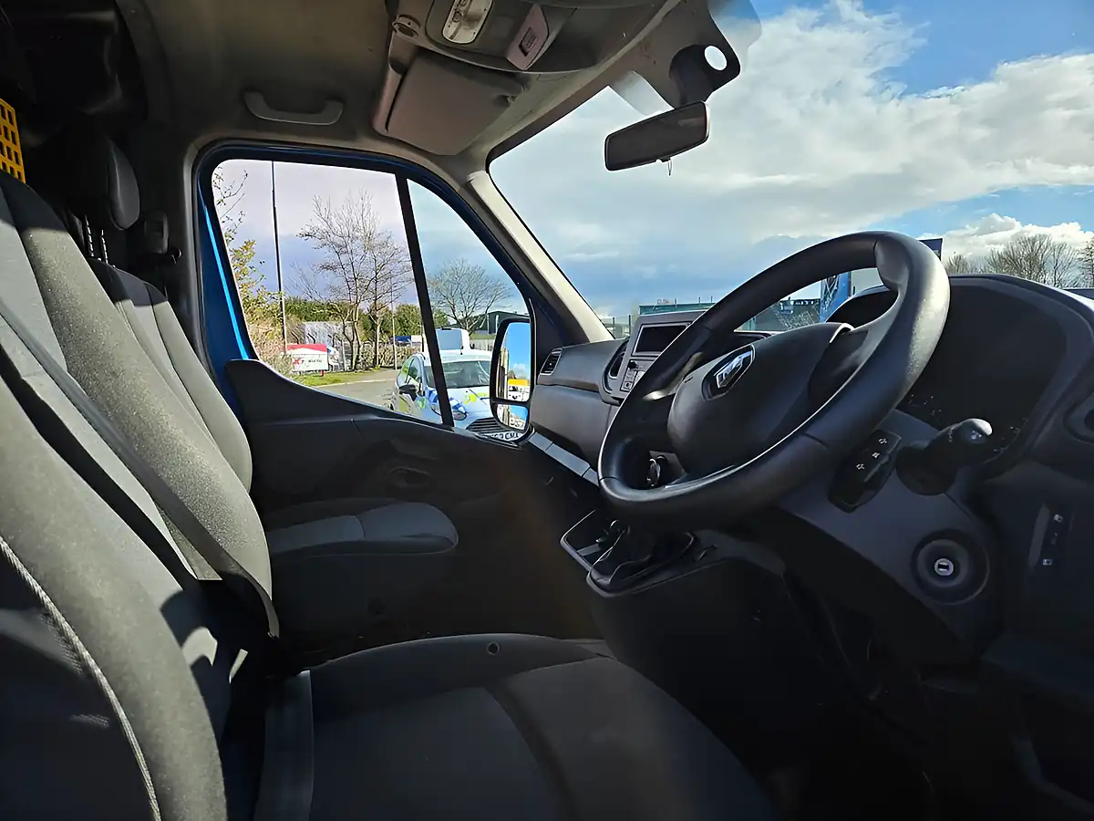 Used 2021 Renault Master LM35 B-Ness Lwb Caribbean Blue - Interior and Exterior details 12