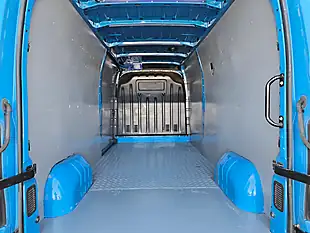 Used 2021 Renault Master LM35 B-Ness Lwb Caribbean Blue - Interior and Exterior details 9