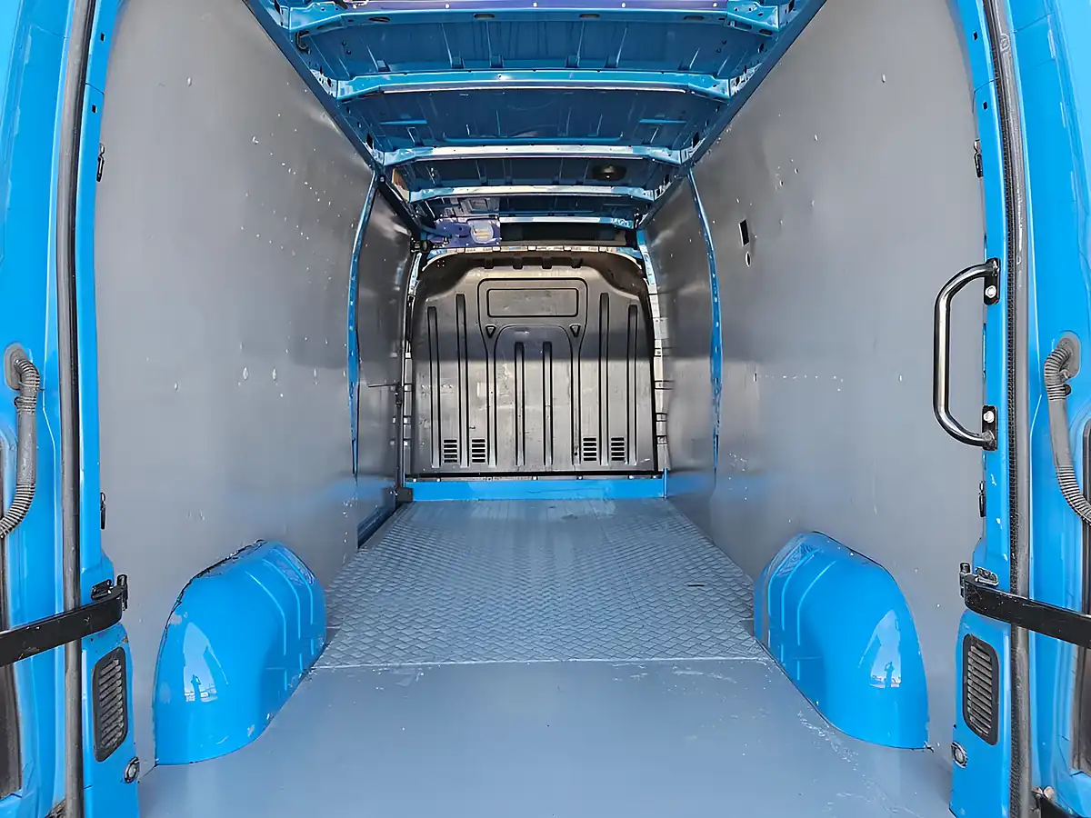 Used 2021 Renault Master LM35 B-Ness Lwb Caribbean Blue - Interior and Exterior details 9