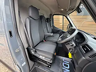 Used 2021 Renault Master LM35 Business+ Urban Grey - Interior and Exterior details 14