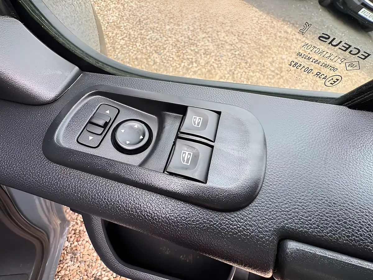 Used 2021 Renault Master LM35 Business+ Urban Grey - Interior and Exterior details 16