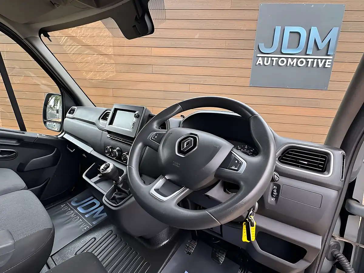 Used 2021 Renault Master LM35 Business+ Urban Grey - Interior and Exterior details 17