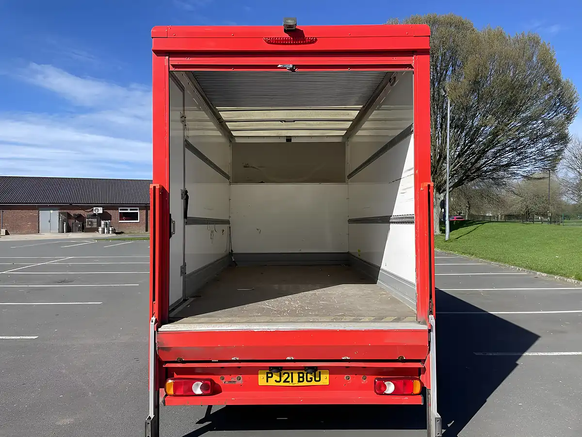 Used 2021 Renault Master Luton With Tail Lift White - Interior and Exterior details 12