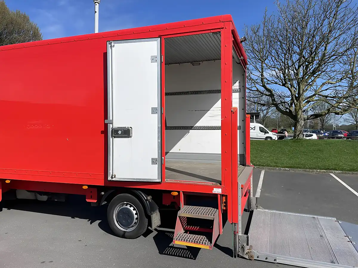 Used 2021 Renault Master Luton With Tail Lift White - Interior and Exterior details 13