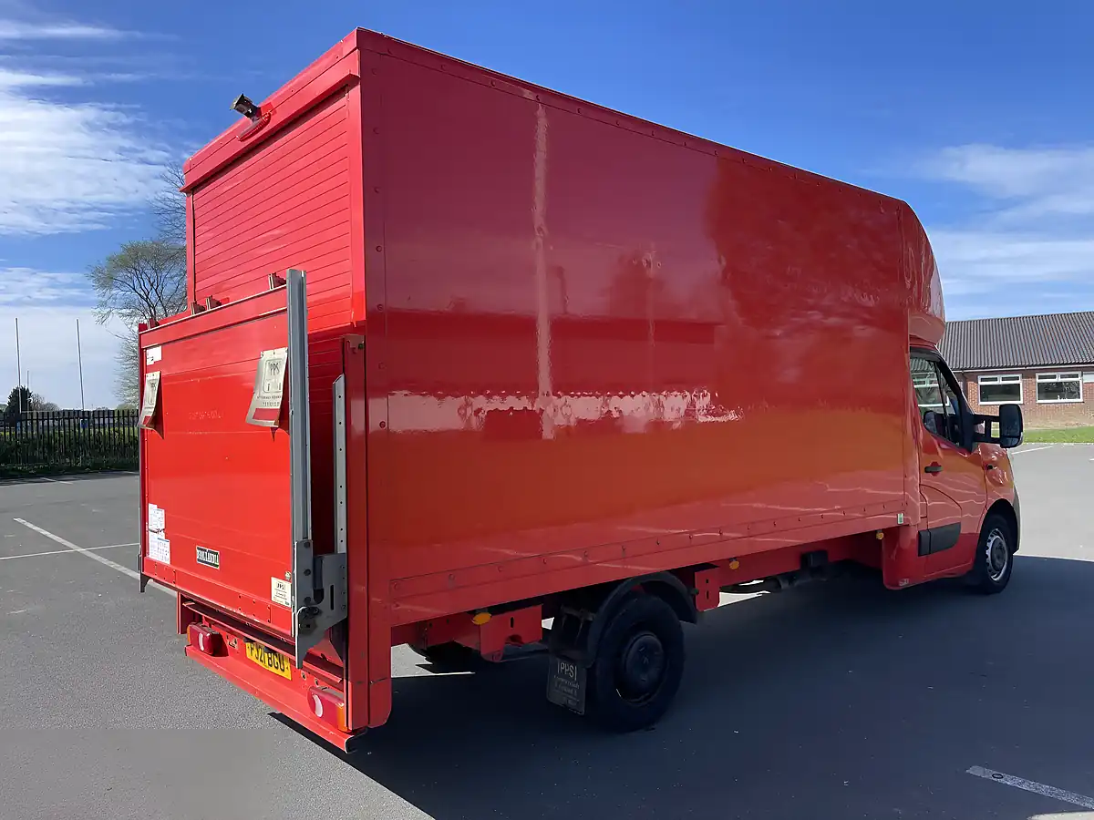 Used 2021 Renault Master Luton With Tail Lift White - Interior and Exterior details 6