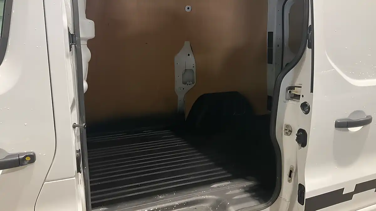 Used 2021 Renault Trafic Black Edition White - Interior and Exterior details 11