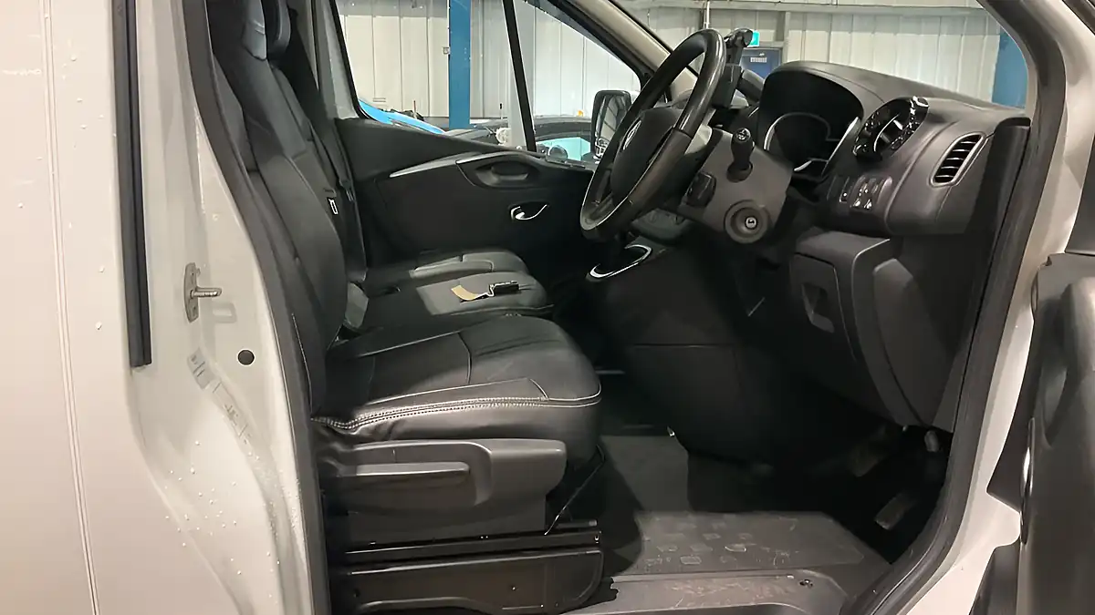 Used 2021 Renault Trafic Black Edition White - Interior and Exterior details 12