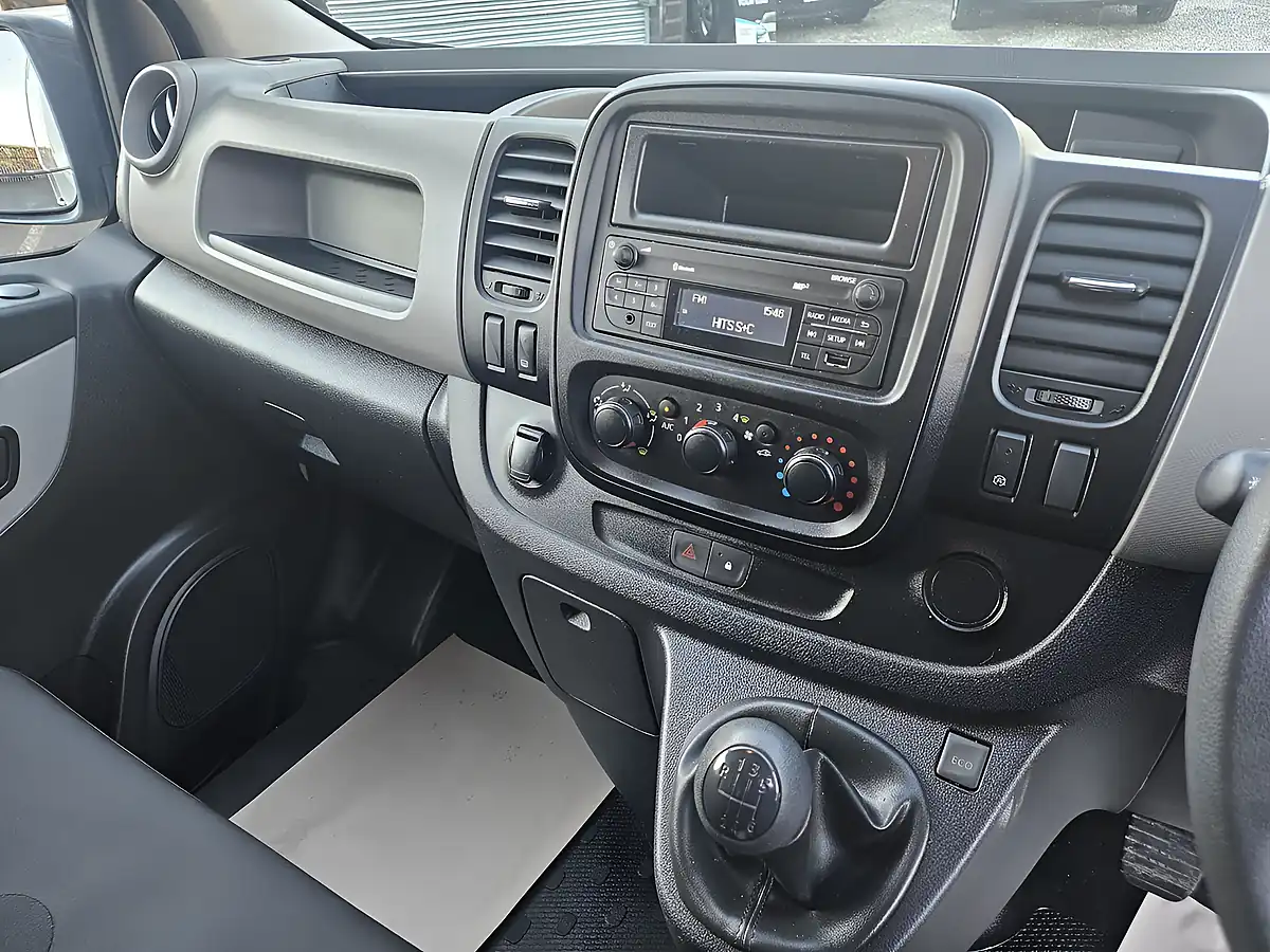 Used 2021 Renault Trafic Business+ L1 H1 Glacier White - Interior and Exterior details 12