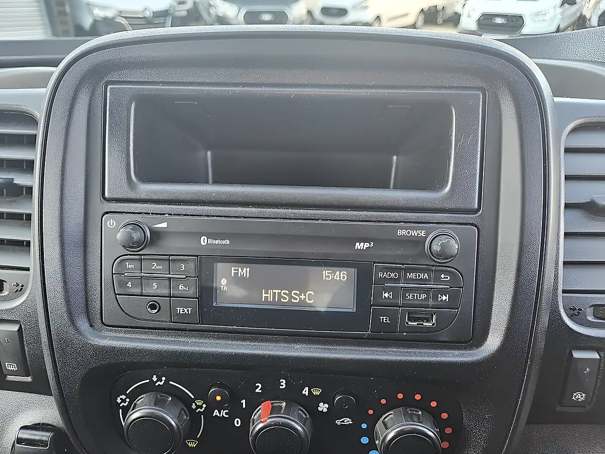 Used 2021 Renault Trafic Business+ L1 H1 Glacier White - Interior and Exterior details 15