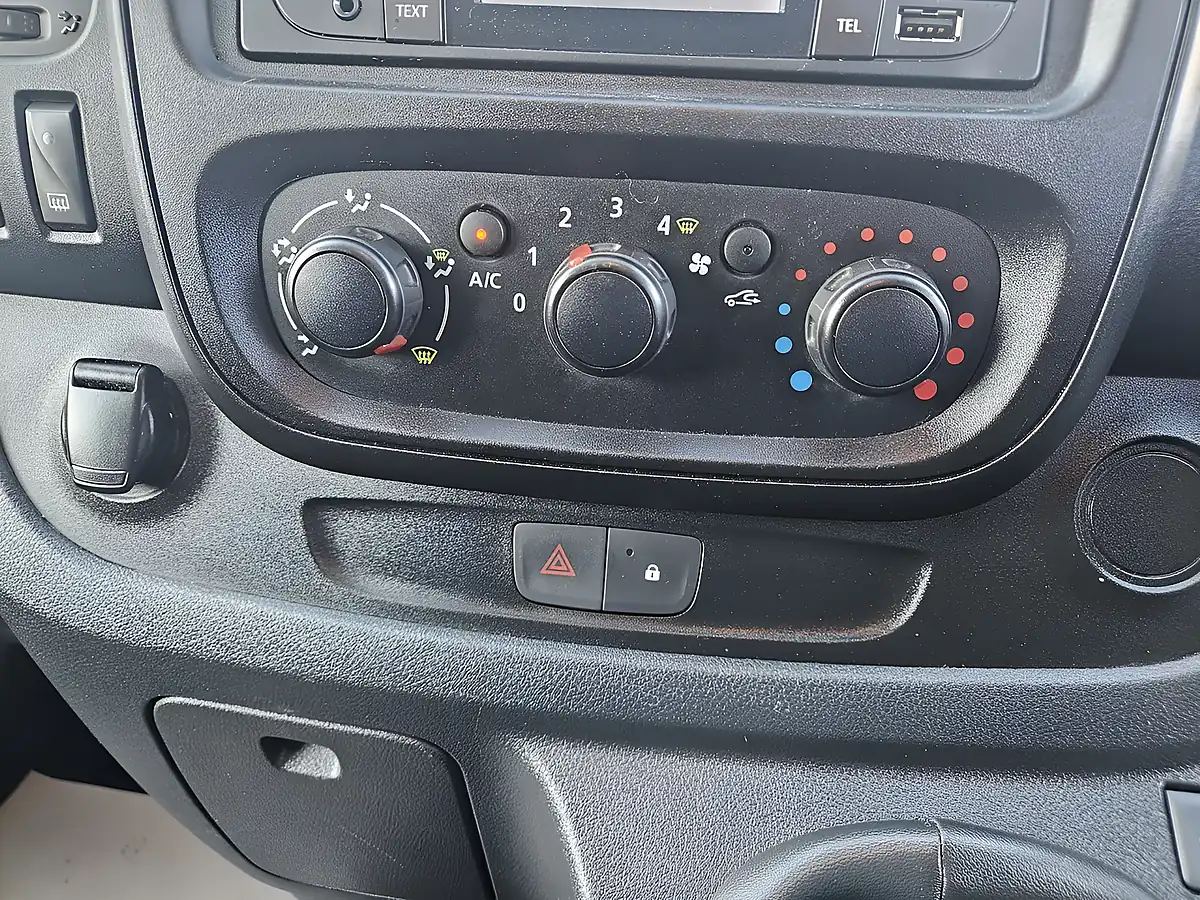 Used 2021 Renault Trafic Business+ L1 H1 Glacier White - Interior and Exterior details 16