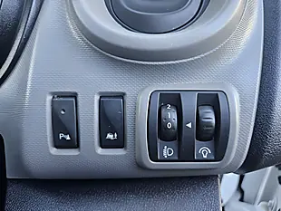 Used 2021 Renault Trafic Business+ L1 H1 Glacier White - Interior and Exterior details 17