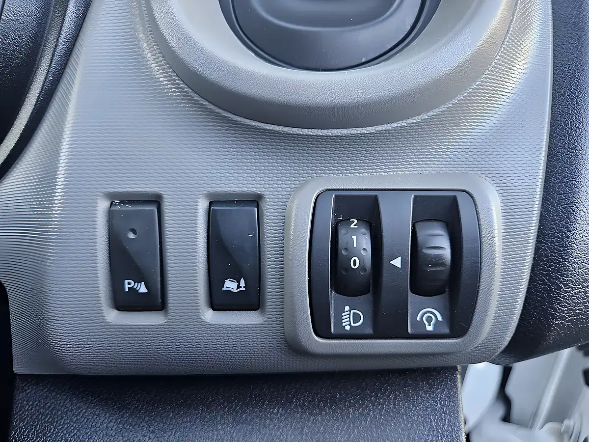 Used 2021 Renault Trafic Business+ L1 H1 Glacier White - Interior and Exterior details 17