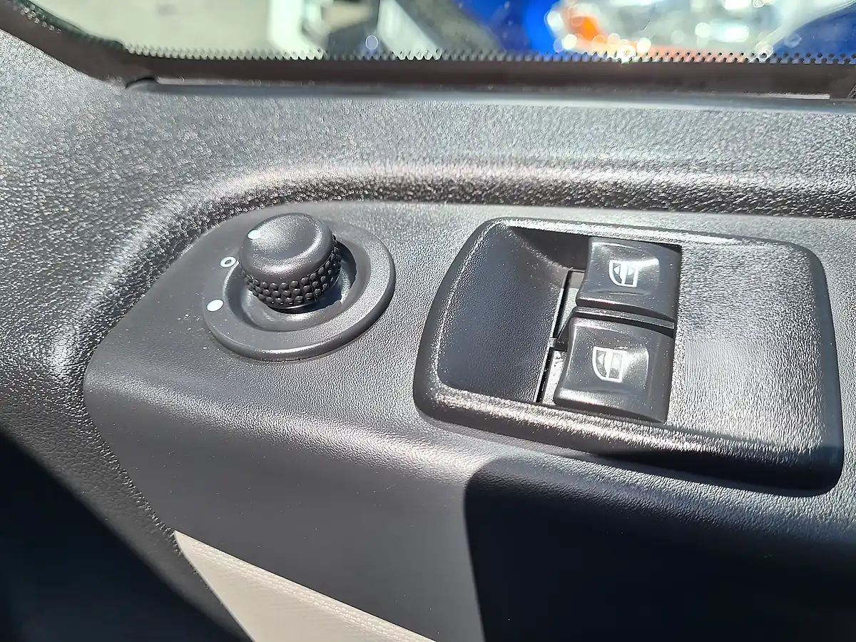 Used 2021 Renault Trafic Business+ L1 H1 Glacier White - Interior and Exterior details 18