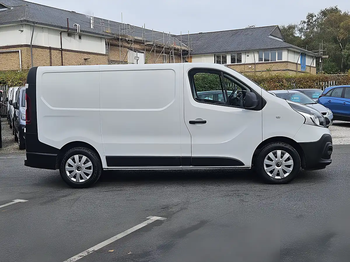 Used 2021 Renault Trafic Business+ L1 H1 Glacier White - Interior and Exterior details 8