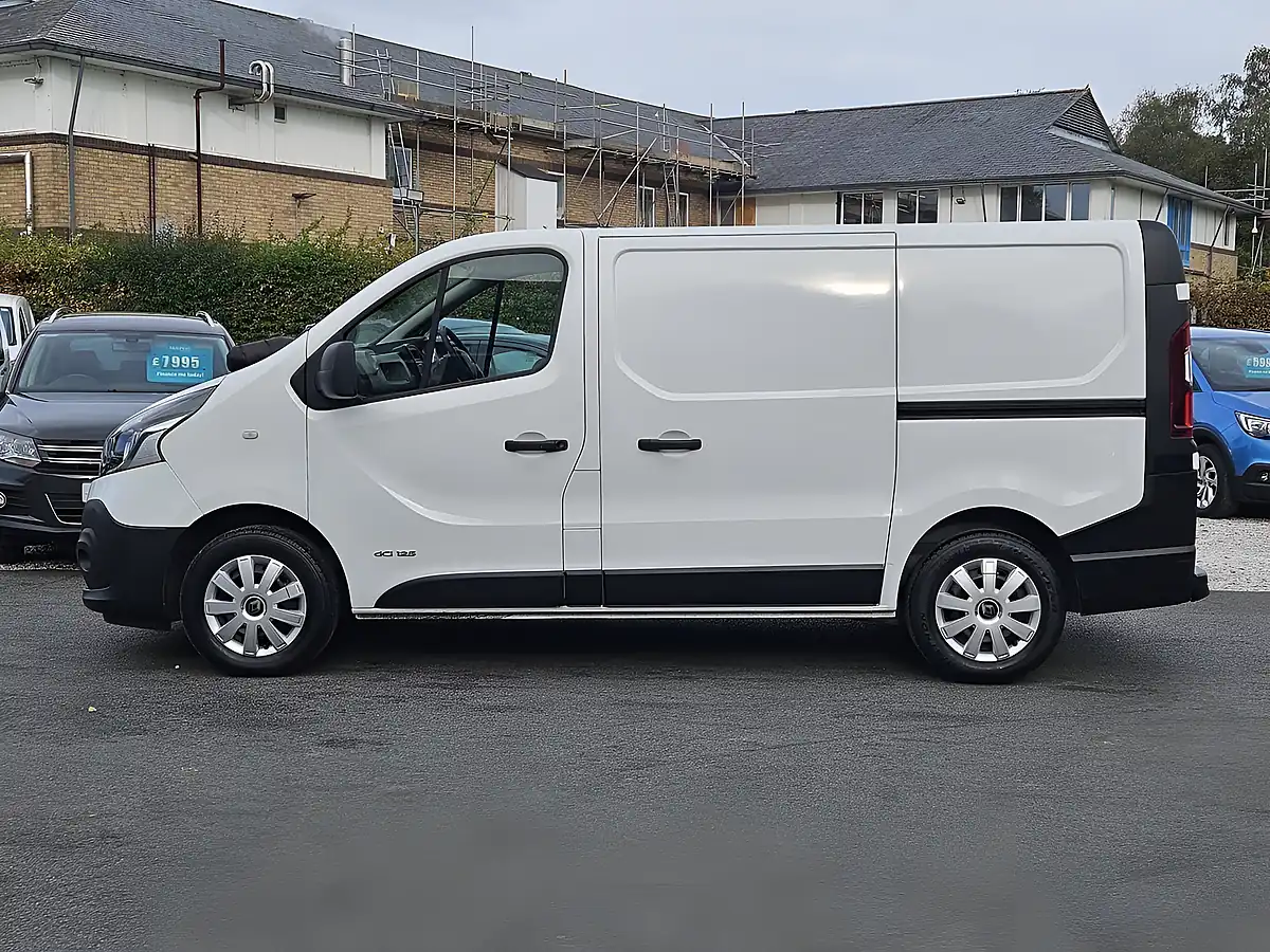 Used 2021 Renault Trafic Business+ L1 H1 Glacier White - Interior and Exterior details 9