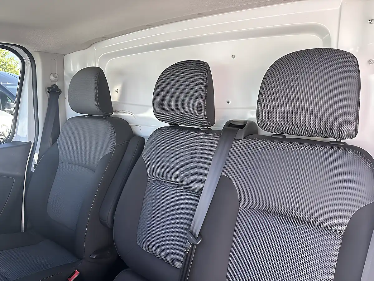 Used 2021 Renault Trafic Business L2H1 Glacier White - Interior and Exterior details 12