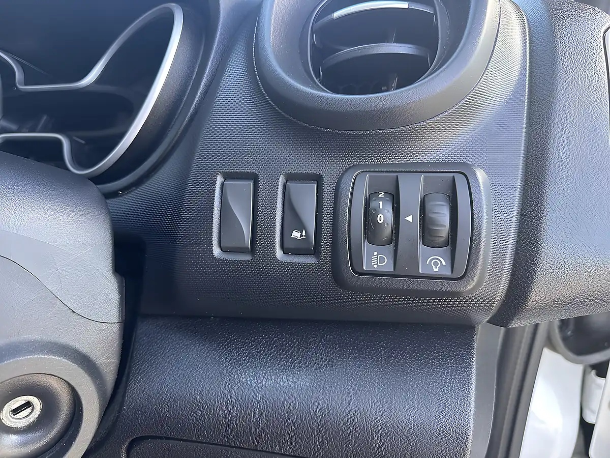 Used 2021 Renault Trafic Business L2H1 Glacier White - Interior and Exterior details 19