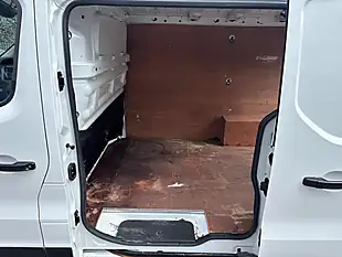 Used 2021 Renault Trafic Business Swb Standard Roof White - Interior and Exterior details 14