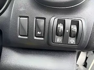 Used 2021 Renault Trafic Business Swb Standard Roof White - Interior and Exterior details 16