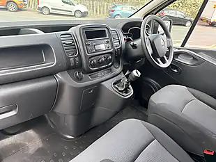 Used 2021 Renault Trafic Business Swb Standard Roof White - Interior and Exterior details 17