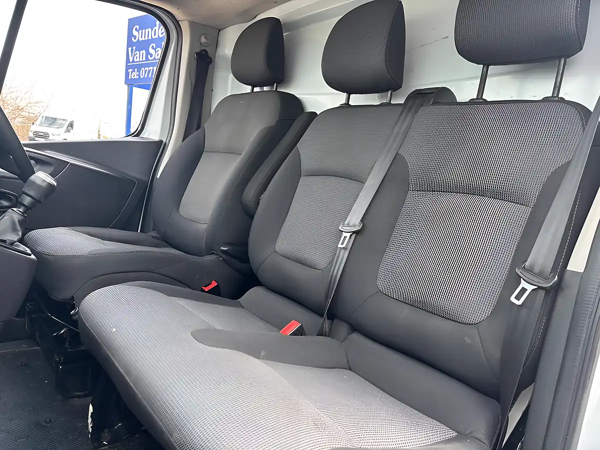 Used 2021 Renault Trafic Business Swb Standard Roof White - Interior and Exterior details 18