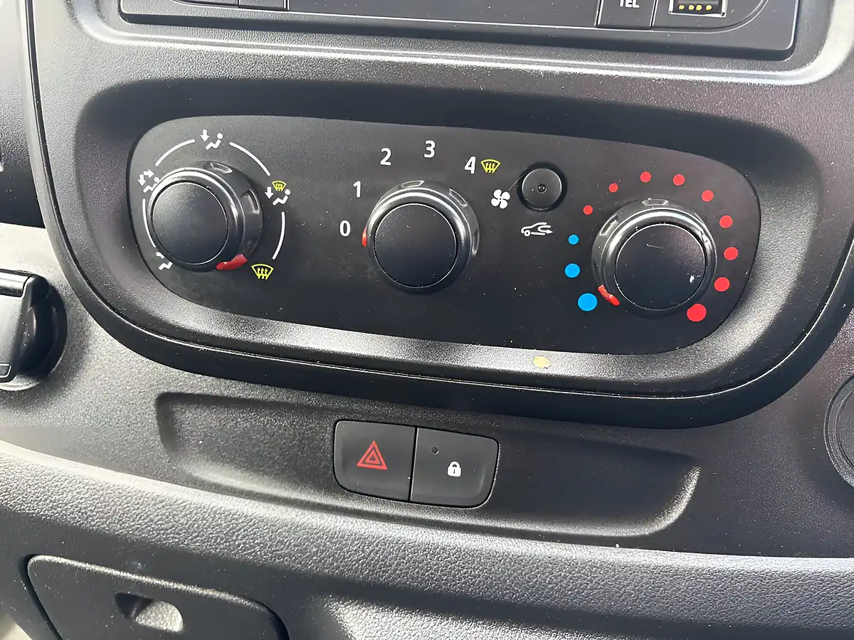 Used 2021 Renault Trafic Business Swb Standard Roof White - Interior and Exterior details 20