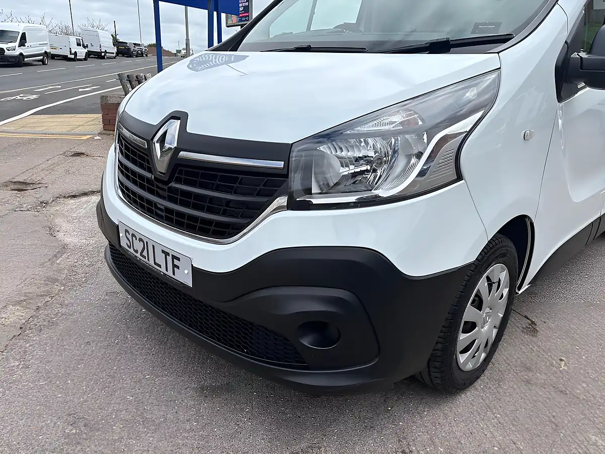 Used 2021 Renault Trafic Business Swb Standard Roof White - Interior and Exterior details 5