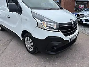 Used 2021 Renault Trafic Business Swb Standard Roof White - Interior and Exterior details 6