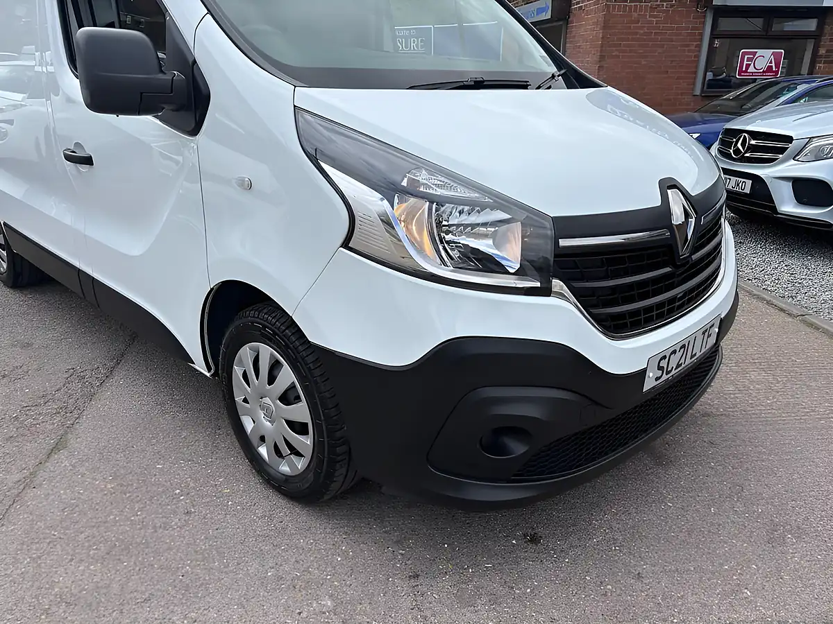 Used 2021 Renault Trafic Business Swb Standard Roof White - Interior and Exterior details 6