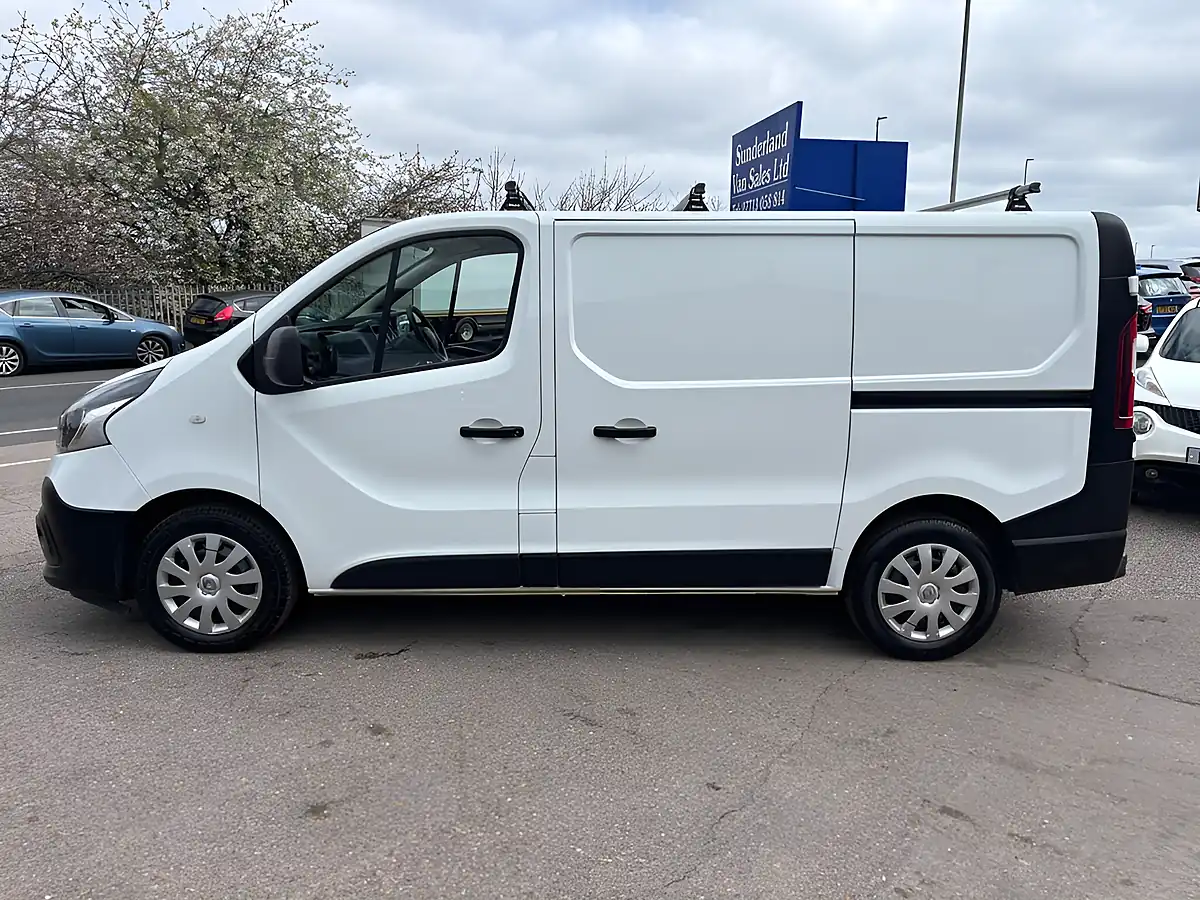Used 2021 Renault Trafic Business Swb Standard Roof White - Interior and Exterior details 9