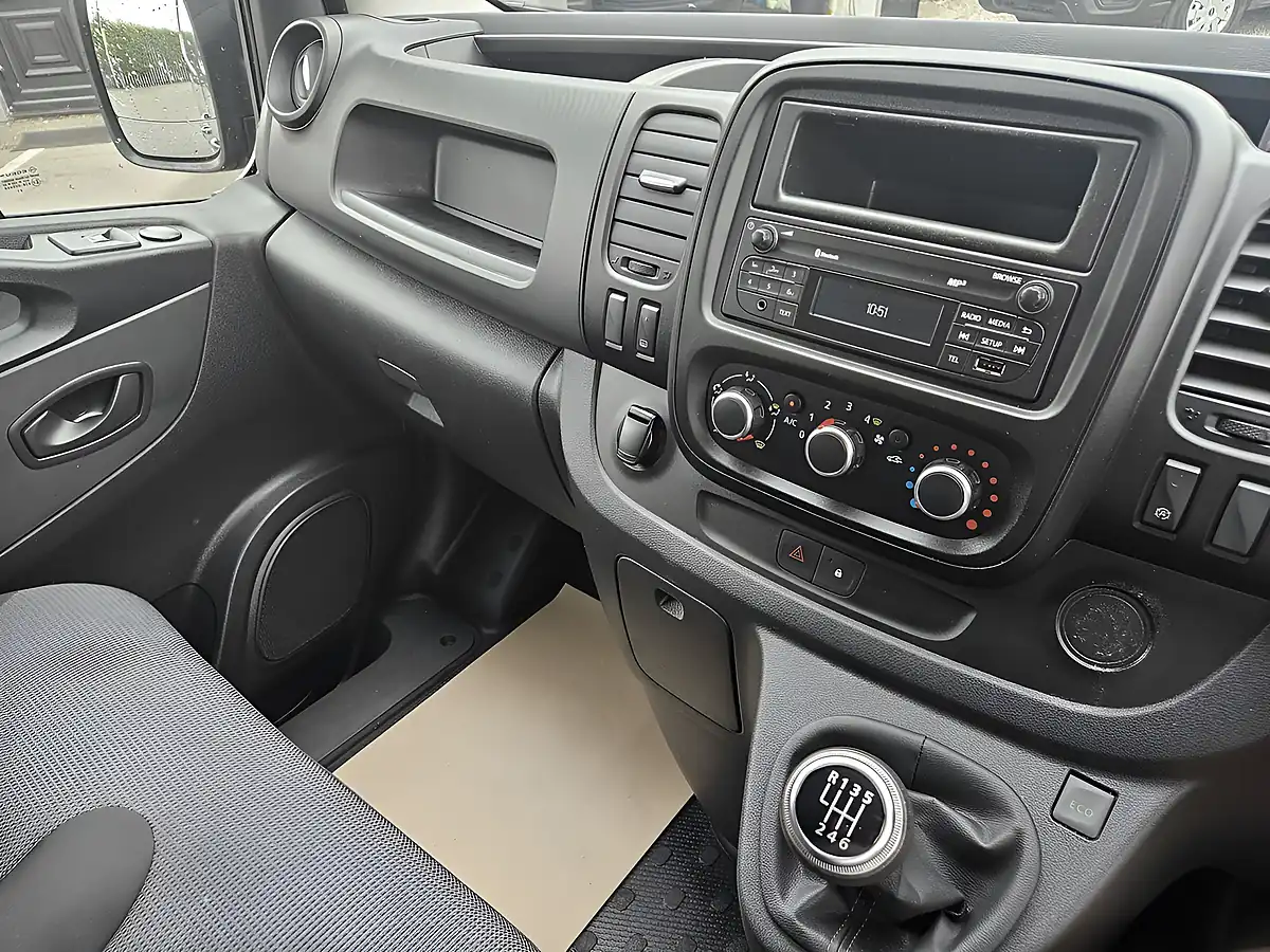 Used 2021 Renault Trafic Business Urban Grey - Interior and Exterior details 12