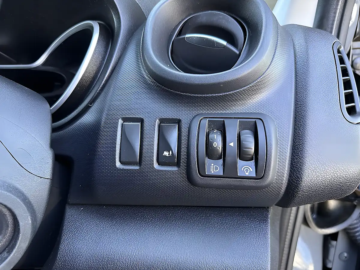 Used 2021 Renault Trafic Business Urban Grey - Interior and Exterior details 17