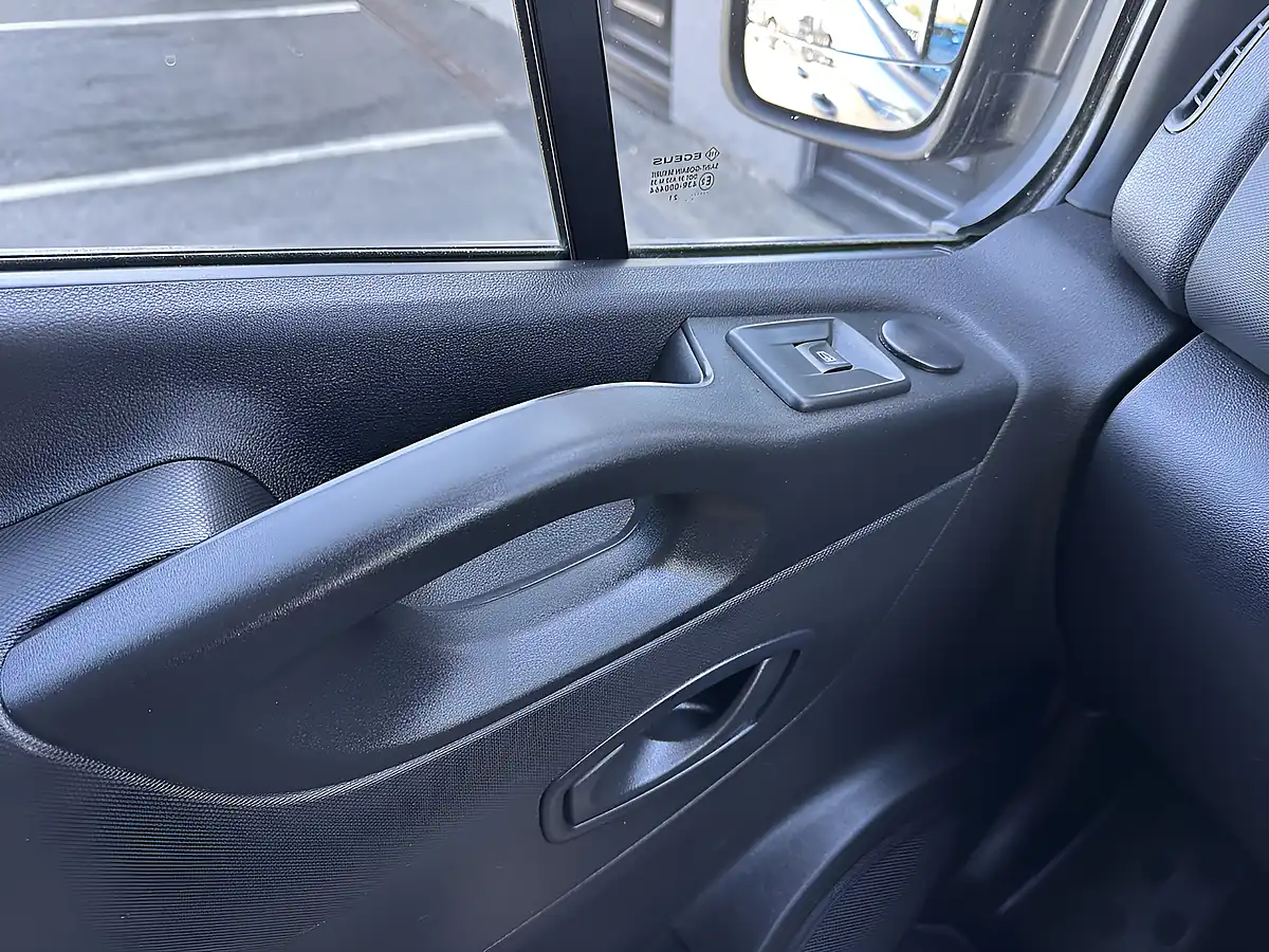 Used 2021 Renault Trafic Business Urban Grey - Interior and Exterior details 18