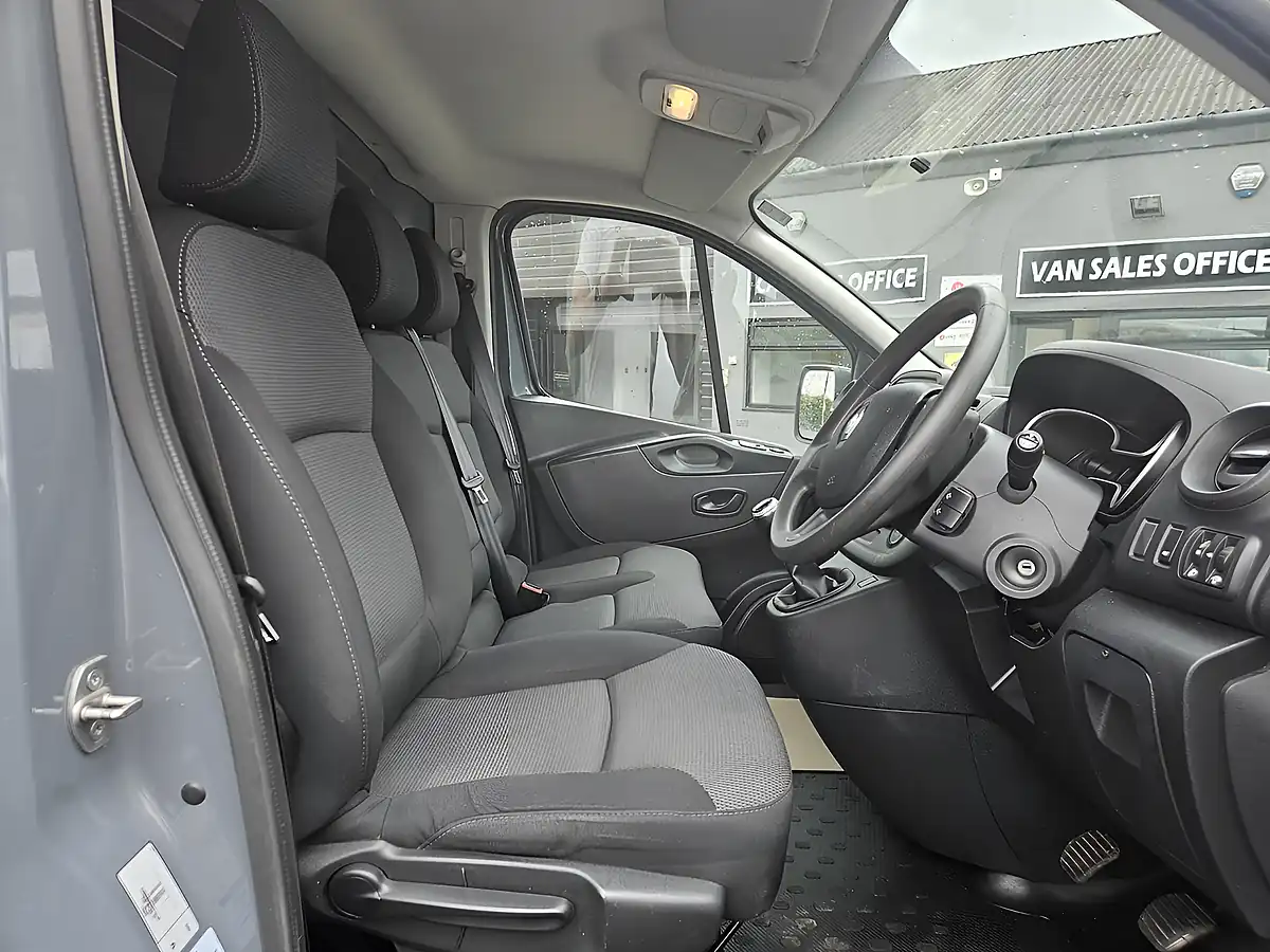 Used 2021 Renault Trafic Business Urban Grey - Interior and Exterior details 5