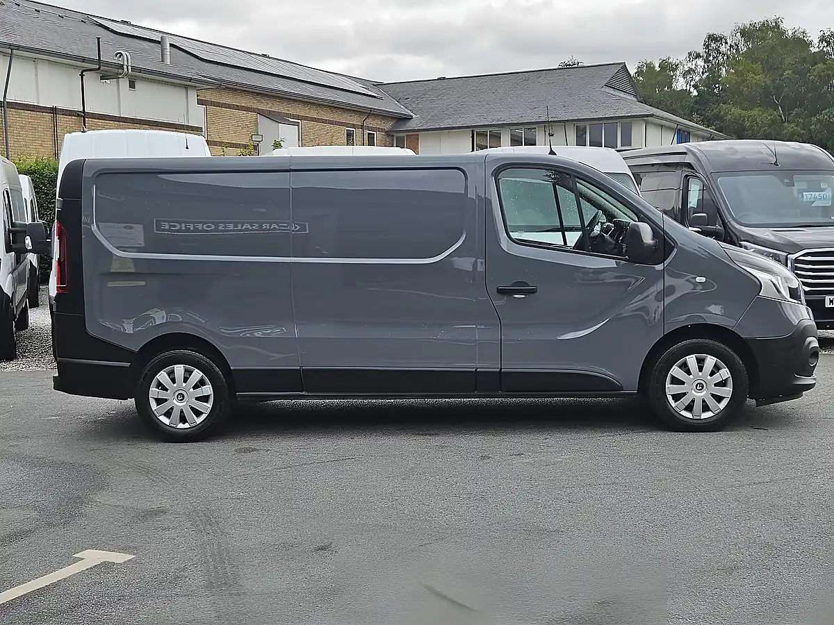 Used 2021 Renault Trafic Business Urban Grey - Interior and Exterior details 8