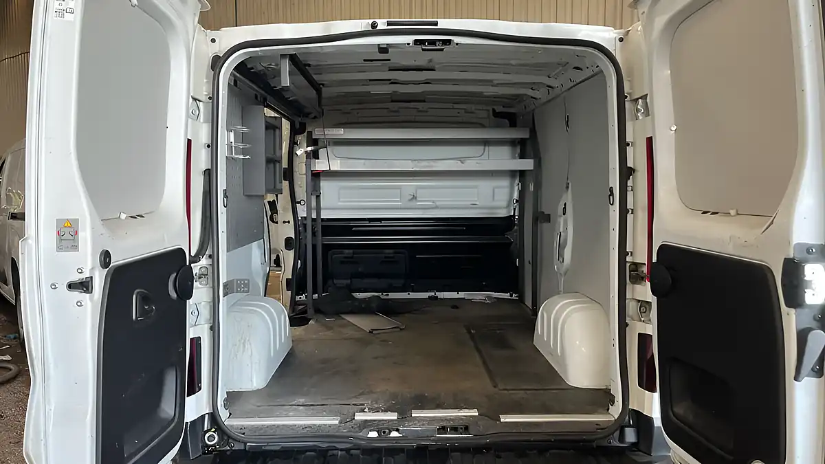 Used 2021 Renault Trafic Business+ White - Interior and Exterior details 10