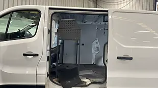 Used 2021 Renault Trafic Business+ White - Interior and Exterior details 11