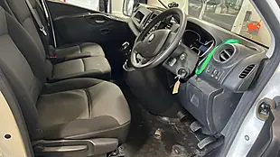 Used 2021 Renault Trafic Business+ White - Interior and Exterior details 12