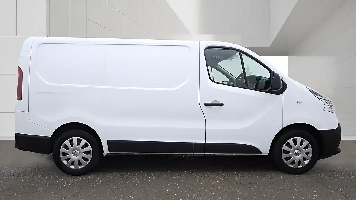 Used 2021 Renault Trafic Business+ White - Interior and Exterior details 6