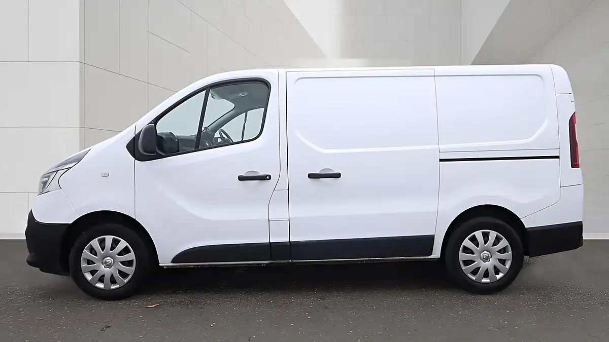 Used 2021 Renault Trafic Business+ White - Interior and Exterior details 8