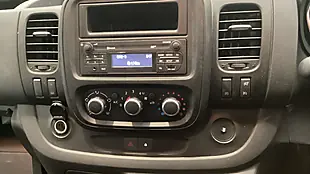 Used 2021 Renault Trafic Business+ White - Interior and Exterior details 13