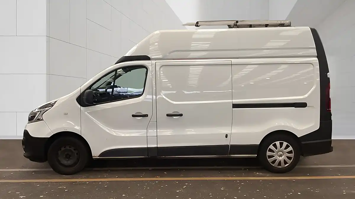 Used 2021 Renault Trafic Business+ White - Interior and Exterior details 8