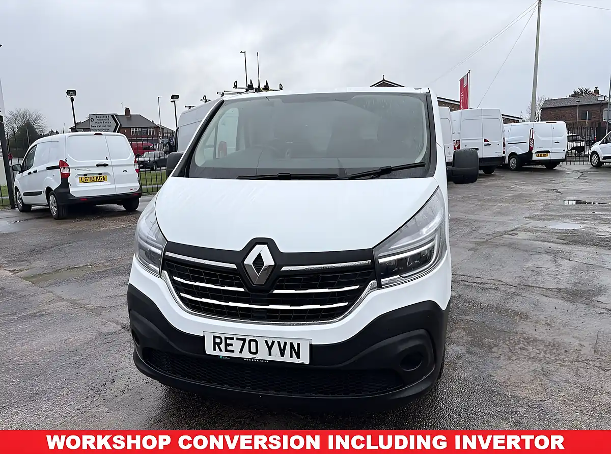 Used 2021 Renault Trafic Business+ White - Front View
